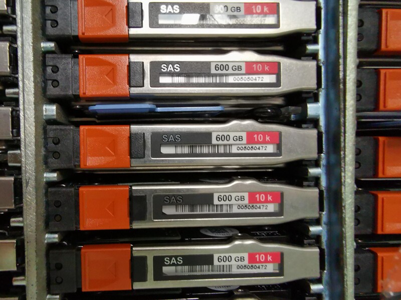 EMC 005050297 005049864 005050483 005050472 600G10K SAS hard disk