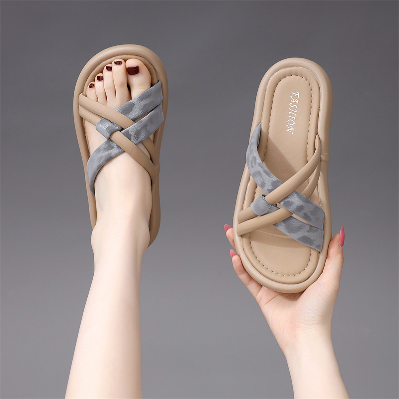 Women's Summer Slippers 2026 New Trendy Fashionable Casual Versatile Sandals for Wearing with Dresses Lightweight Slip-On Sandals