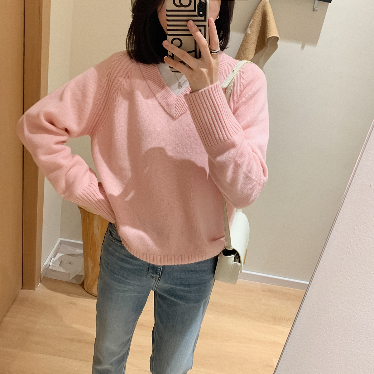 Large Restraint Explicit white color Full wool V collar Lazy Loose Sweater Women Spring New Thickening Needle Weaselwear