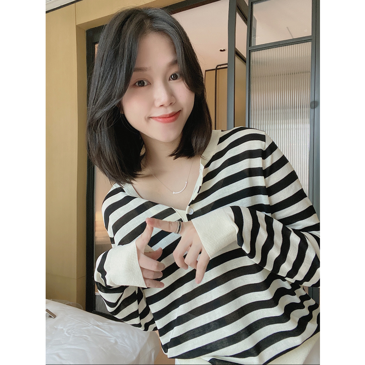 Broken Yard clear bin RMB199  2 pieces Zone Stripes Coloured Knitted Cardiovert Woman Breathable small Hood Shirt