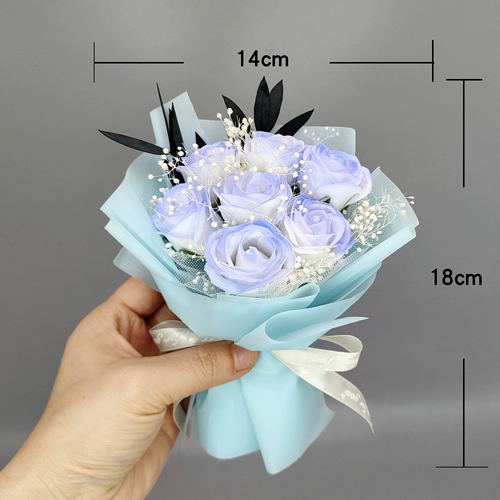 Маленькое свежее изысканное мыло в форме цветка с розой в составе