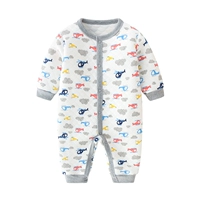 Самолет B с тепло-серым краем