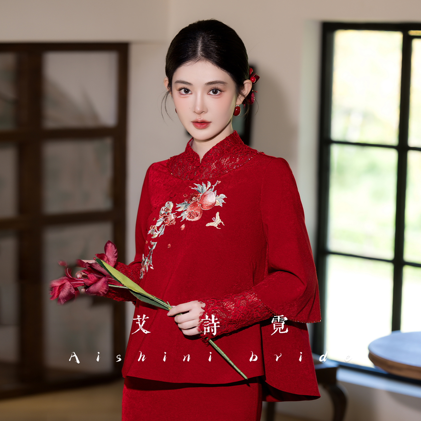 探寻中式旗袍之美:新式敬酒服的高端蜕变