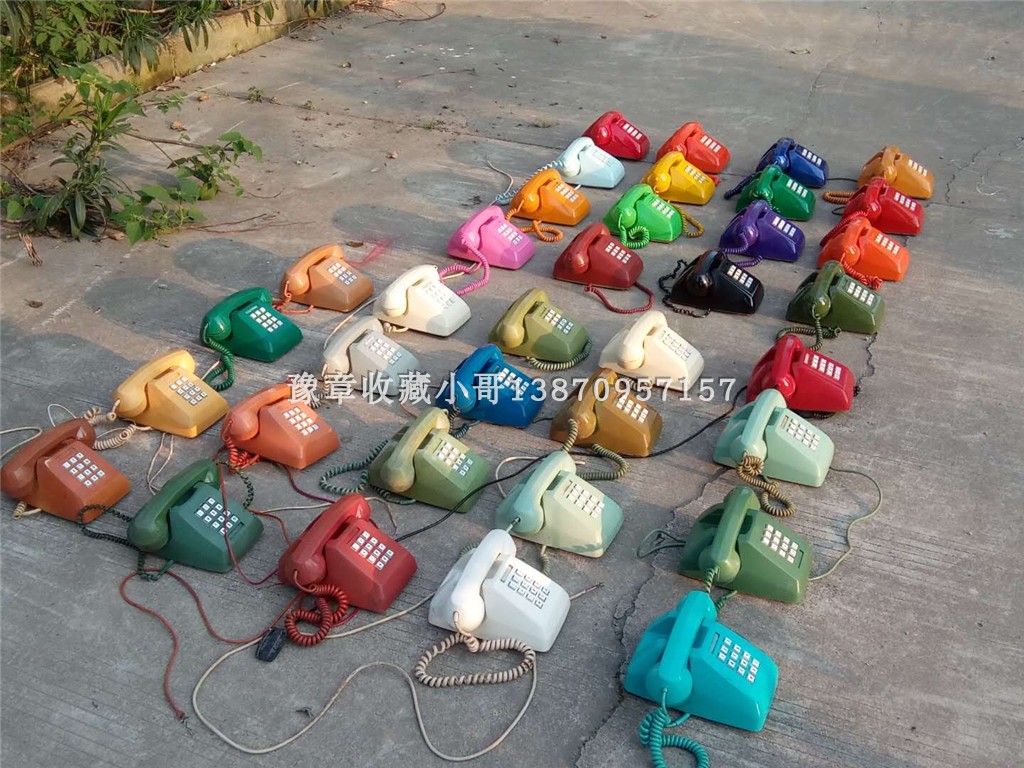 Hot selling old-style Japanese style button phone multi-color antique movie props vintage decoration a lot of ordering