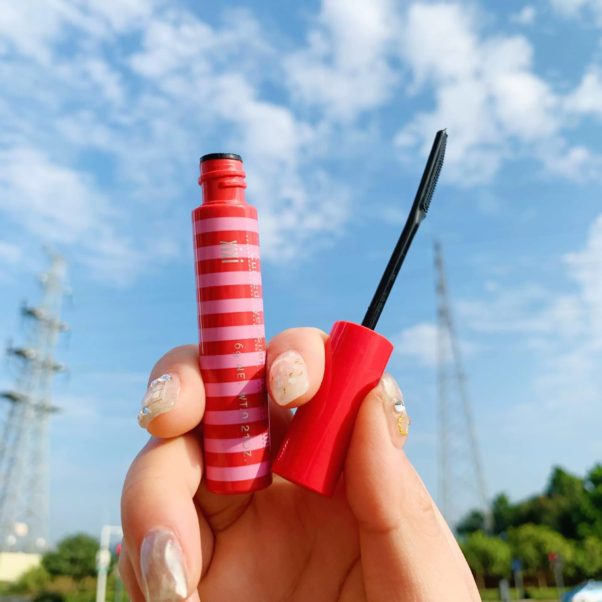 XIXI Big Eyes Ad Lovely Charm Mascara Mascara 12 giờ uốn cong cài đặt đầu chải chải đầu chải chống thấm nước và chống mồ hôi ba chiều - Kem Mascara / Revitalash