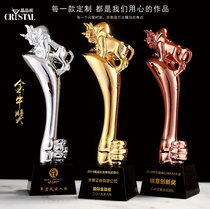 Golden Bull Award Resin Trophy Customized Creative Crystal Awards High-end Excellent Staff Team Award Gold-plated lettering