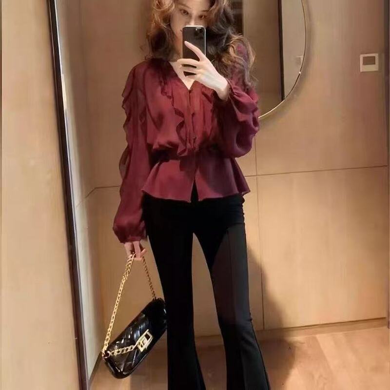 This Year's Popular Mature Style Hot-Selling Burgundy Long-Sleeved Shirt for Women Has a Unique Design, a Waist-Cinching Fit, and an Elegant Top