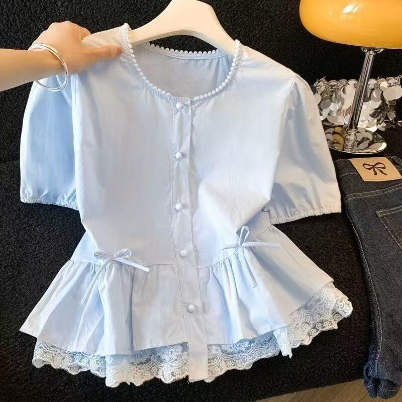 This Year's Popular Gentle Style Lace-Trimmed Round-Neck Puff-Sleeve Shirt for Women Has a Design That Makes You Look Younger and Slimmer