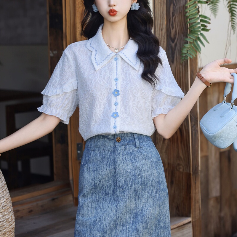 Vintage Heavy Jacquard Design with Three-Dimensional Floral Embroidery, Exquisite and Beautiful Short-Sleeved Blouse for Women, New Summer 2026 Model Vintage Heavy Jacquard Design with Three-Dimensional Floral Embroidery, Exquisite and Beautiful Short-Sleeved Blouse for Women, New Summer 2026 Model