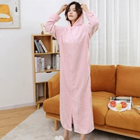 С капюшоном, с молнией, красный