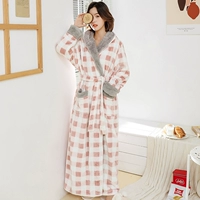 Розовая модель с капюшоном [Женская]