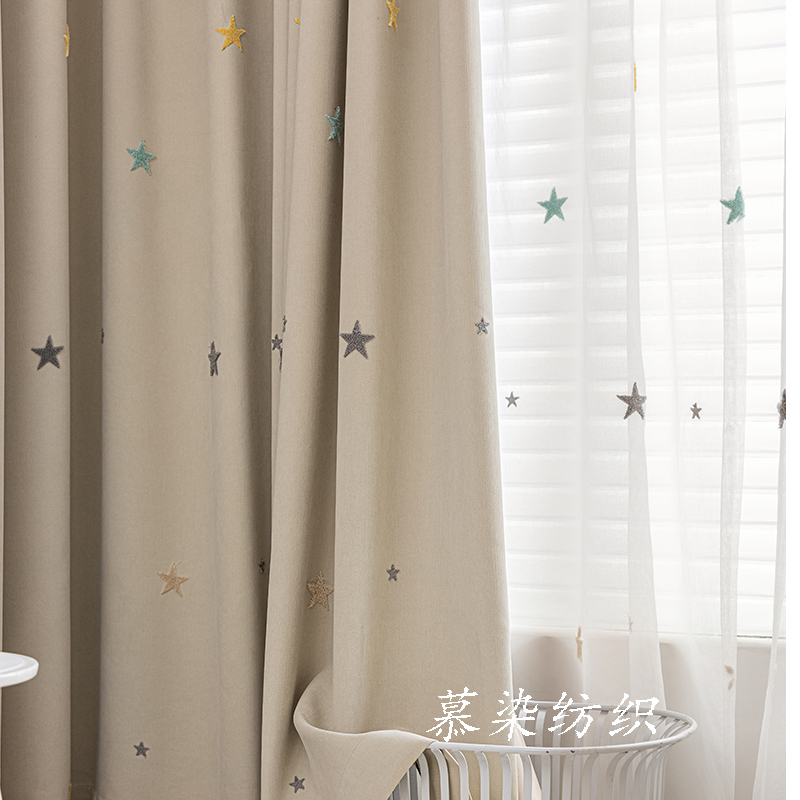 卧室窗帘新变革：2025全遮光免打孔设计