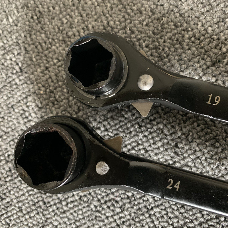 Pointed tail sleeve ratchet wrench Fast flying wrench heat