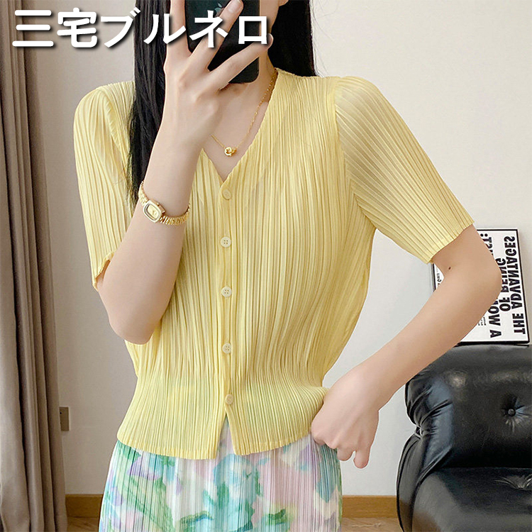 Issey Miyake Pleated Short-Sleeve T-Shirt for Women, 2026 Summer New Style with Slit Design, Niche V-Neck Cardigan Top Issey Miyake Pleated Short-Sleeve T-Shirt for Women, 2026 Summer New Style with Slit Design, Niche V-Neck Cardigan Top