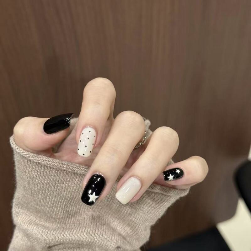 Korean-Style Handmade Short Black and White Gradient Star Press-On Nails, Simple and Complexion-Enhancing, Autumn and Winter High-End Feel, ins Nail Pieces