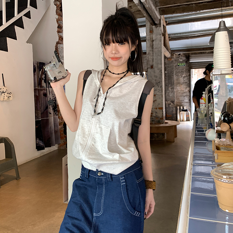 Summer Sleeveless Zipper Short Hooded Vest for Women, High Street Fashion Brand, Retro Loose Casual Sports Top Jacket for Women Summer Sleeveless Zipper Short Hooded Vest for Women, High Street Fashion Brand, Retro Loose Casual Sports Top Jacket for Women