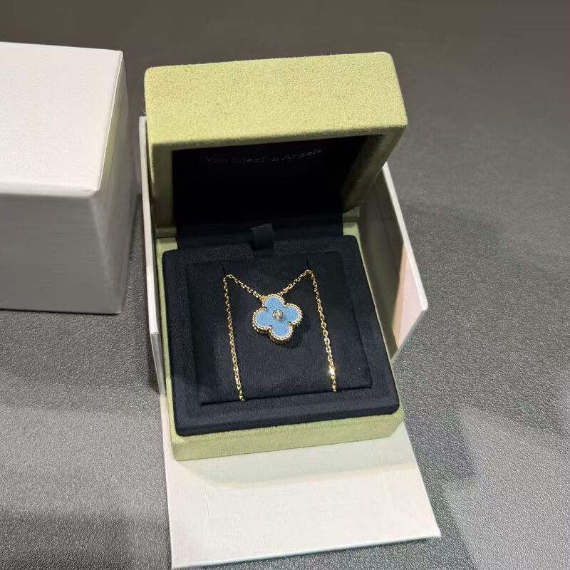 2026 Brand New Limited Edition Original Quality Stress-Free Social Christmas Clover Necklace 18K Gold Misty Blue-Gray