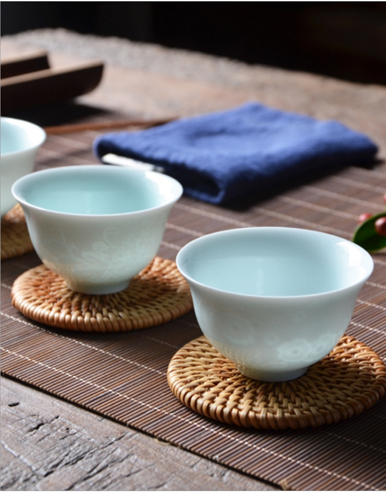 Kung fu tea cups of jingdezhen ceramic masters cup single CPU celadon sample tea cup hand - cut small bowl only tea