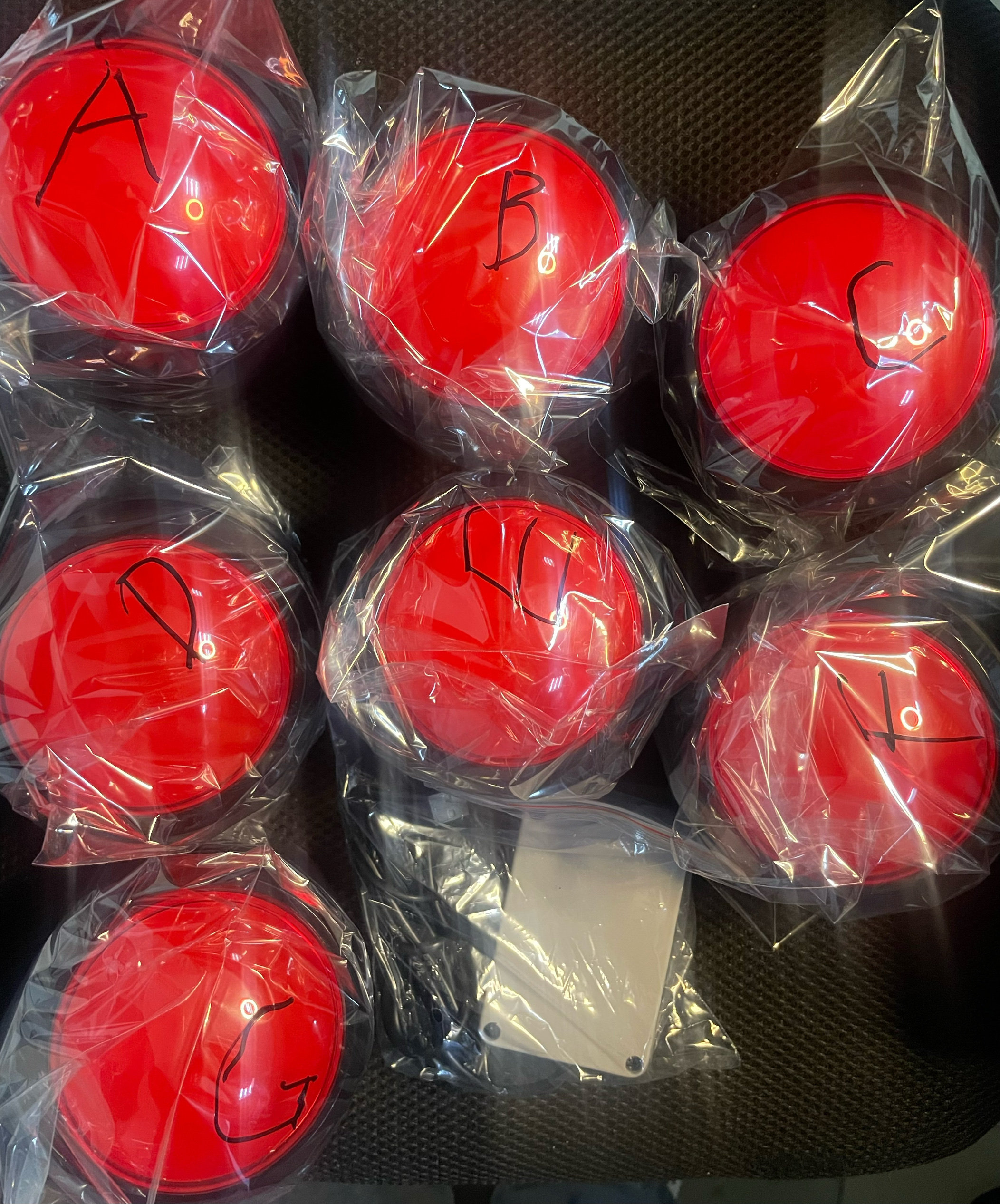 一个接收器搭配多个按钮进行无线按钮抽奖抢答活动，具体操作和支持方式是怎样的？-抢答器答题器-淘宝好物网