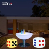 Светодиодный красочный световый стул на открытом воздухе.