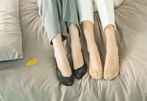 Mùa xuân và mùa hè liền mạch của phụ nữ ren siêu mỏng vớ vô hình Hàn Quốc ren nông miệng vớ vớ silicone chống trượt vớ ngắn vớ dài