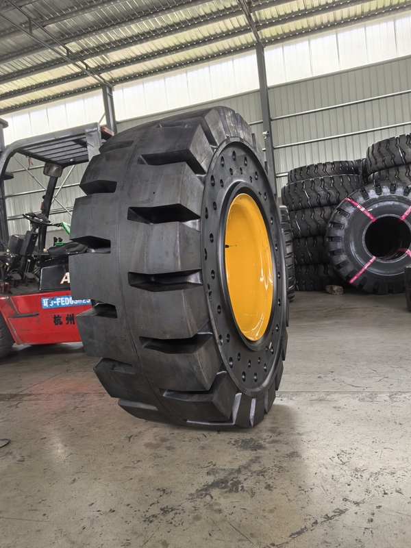 30/50 Forklift Loader Solid Tires 17.5-25 23.5-25 Reinforced Solid Tires Puncture-Proof and Explosion-Proof 30/50 Forklift Loader Solid Tires 17.5-25 23.5-25 Reinforced Solid Tires Puncture-Proof and Explosion-Proof