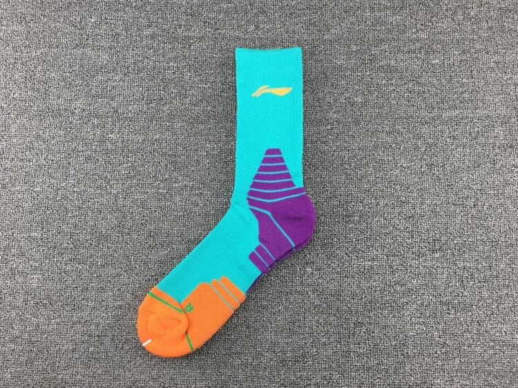 Li Ning tài trợ vớ CBA thi đấu thể thao vớ cầu thủ tài trợ đầy đủ khăn 2 cặp tất dài qua đầu gối cho nữ