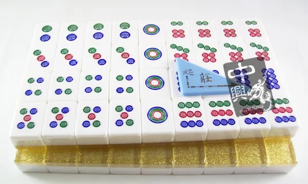 Quà tặng Mahjong Lớn tám điểm dày acrylic dày sang trọng pha lê nhà mạt chược để gửi một miếng đệm tốt - Các lớp học Mạt chược / Cờ vua / giáo dục giá 1 bộ mạt chược