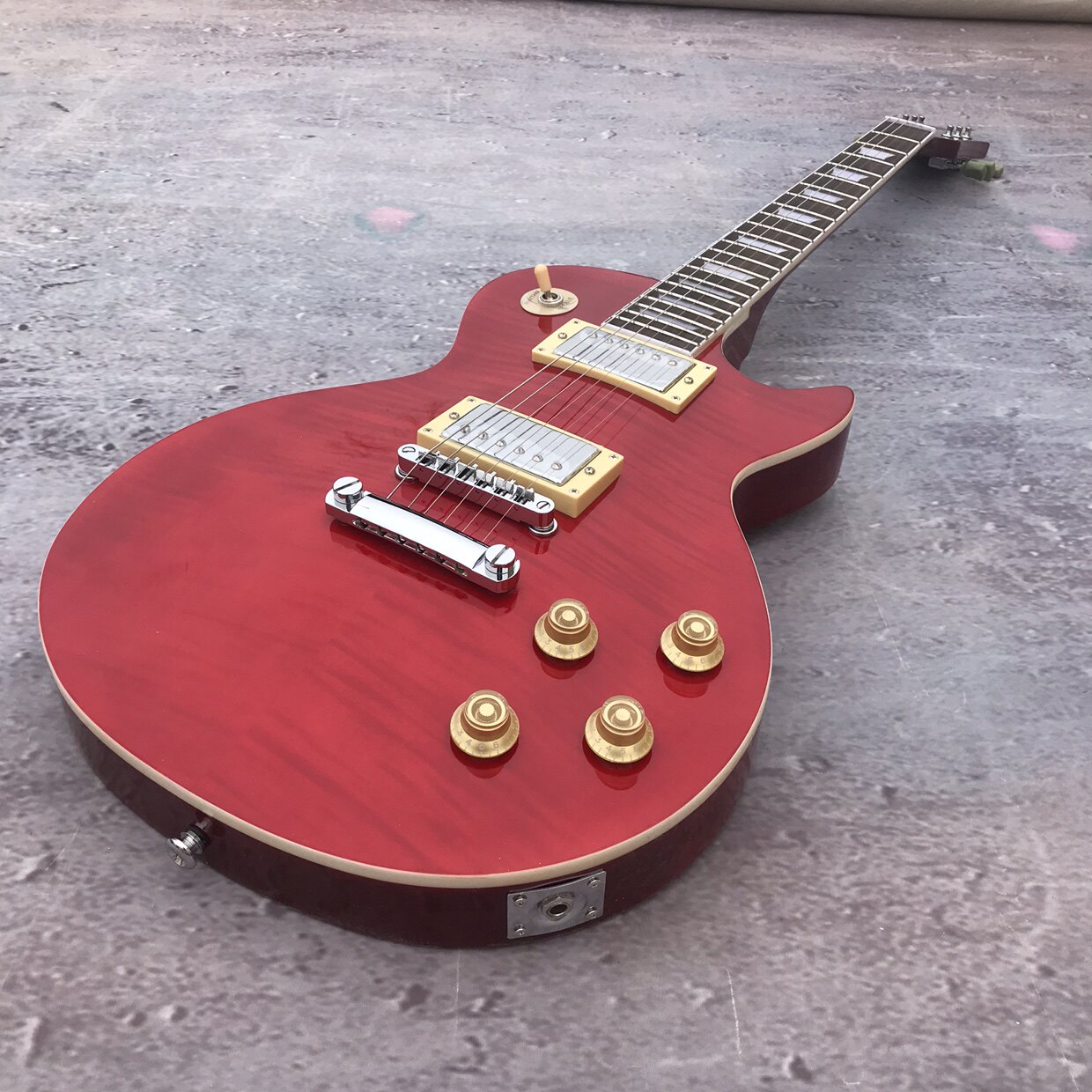 All-in-one transparent red LP electric guitar, quality assurance, comfortable feel