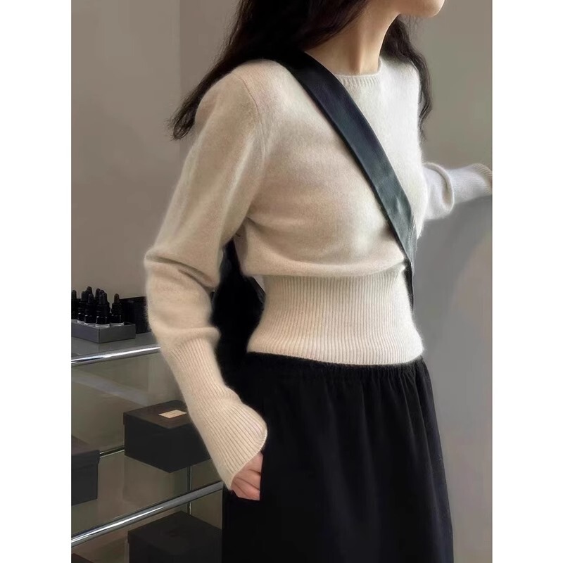 Autumn New Cashmere Sweater for Women, Off-Shoulder, Waist-Cinching, Short Style, European High-End, Soft and Cozy Knit Base Sweater for Autumn and Winter