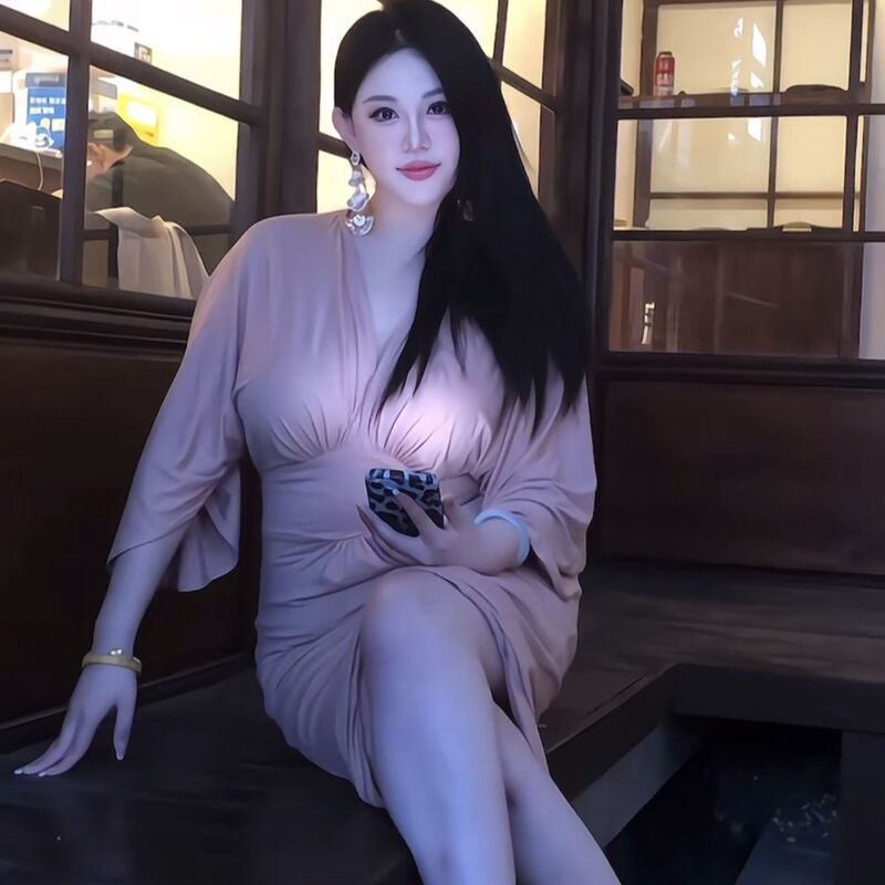 150kg Plus Size Sexy V-Neck Half Sleeve Bodycon Short Dress for Women, Pure Desire Style, Waist-Cinching Slimming Dress for Curvy Women 150kg Plus Size Sexy V-Neck Half Sleeve Bodycon Short Dress for Women, Pure Desire Style, Waist-Cinching Slimming Dress for Curvy Women