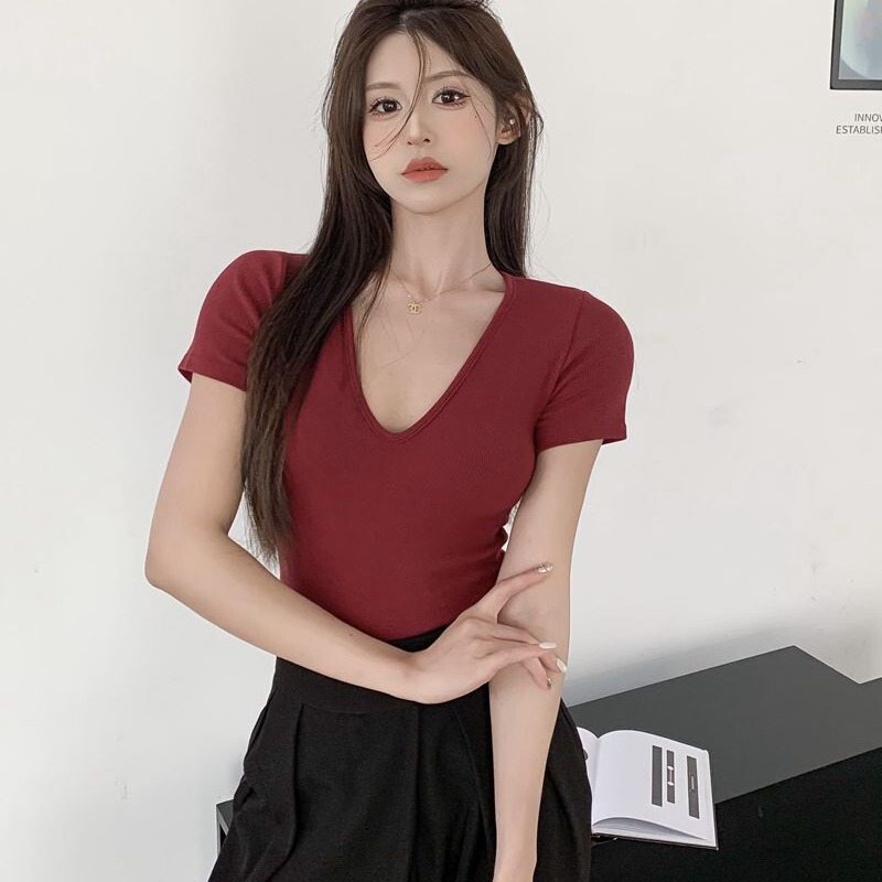 Plus-Size Women's Clothing for Slightly Chubby Girls, Sexy V-Neck Slim-Fit Stretchy Top, Summer Short-Sleeve T-Shirt, Short Crop Top