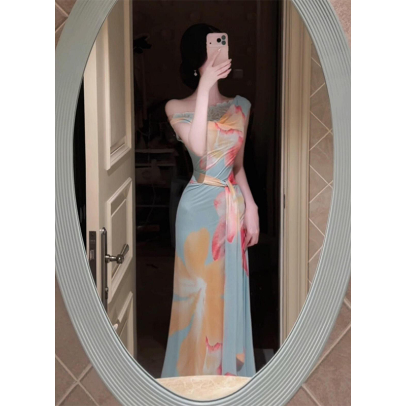 French-Style One-Shoulder Dress, Feminine Off-Shoulder Printed Long Dress, Seaside Resort Style, Waist-Cinching Tie-Up Hip-Hugging Skirt