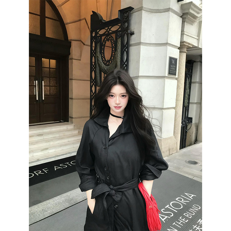 Black Trench Coat for Women, Autumn Style, Hepburn-Inspired, Elegant and Sophisticated Outfit, Stylish Lapel, Waist-Cinching, Tie-Waist, Long-Sleeve Dress Black Trench Coat for Women, Autumn Style, Hepburn-Inspired, Elegant and Sophisticated Outfit, Stylish Lapel, Waist-Cinching, Tie-Waist, Long-Sleeve Dress