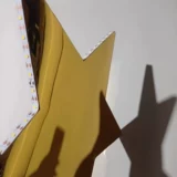 Светящиеся пентагон красная звезда Flash Performance Открытие начальной школы начальной школы и ученики средней школы с большими хромато -красными танцами песни Propers