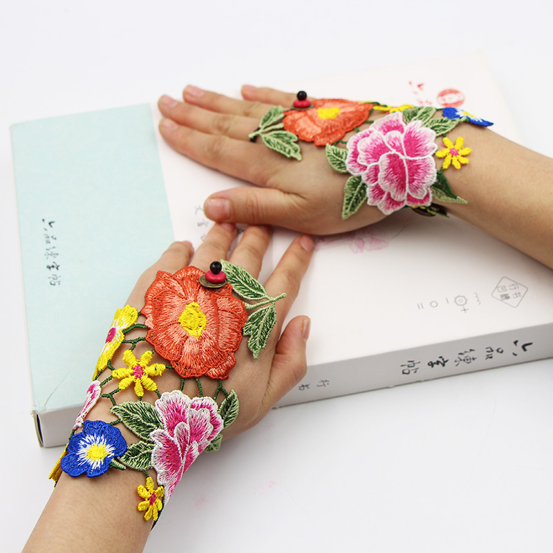 2019 new ethnic wind embroidery flower female wristwatch Yang Liping with half finger glove square dance track Dew Finger Gloves