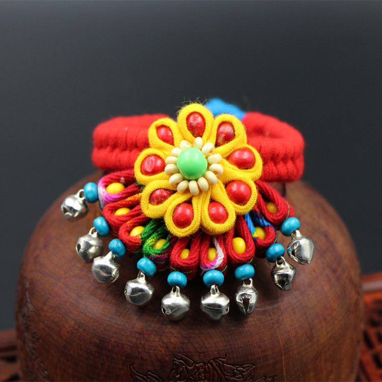 Yunnan creative handmade Lijiang ethnic wind ornaments Handmade with Chinese characteristics Cloth Flowers Bell bracelets