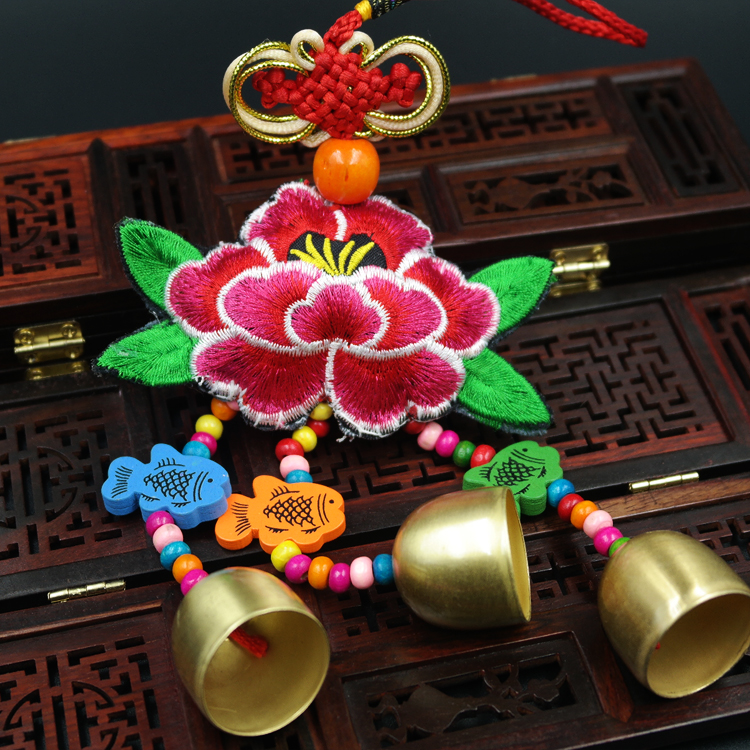 Yunnan Characteristics National Wind Embroidery Wind Bells Feng Shui Lijiang Pint Metal Birthday Gift Wind Bells Pure Bronze Door Decoration Hanging Accessories