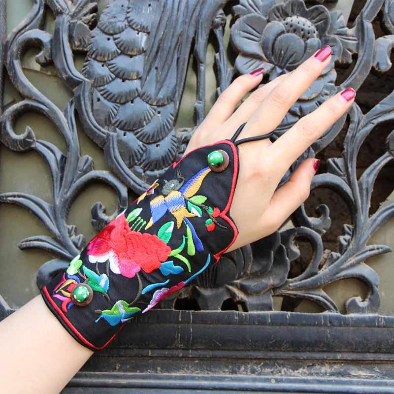 Yunnan Dance Gloves Long National Wind End Afternoon Handmade Embroidery Yang Liping with a scar-and-wrist performance female art
