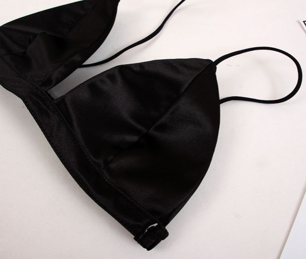 Mùa hè Bikini đen và trắng rắn màu đơn giản Halter ngực Pad mỏng bikini Bra đồ lót gợi cảm phụ nữ đồ bơi nữ kín đáo