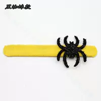 5 Хэллоуин стреляет в черных пауков