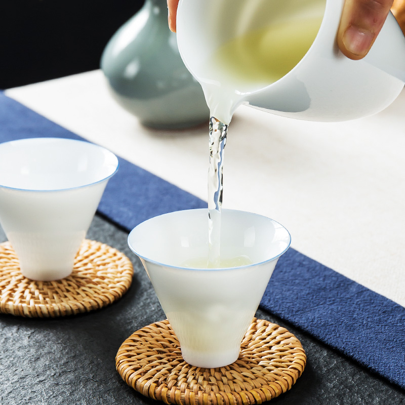 Hole hid floor sweet white small bell cups cup cup ceramic personal kung fu tea cups with parts