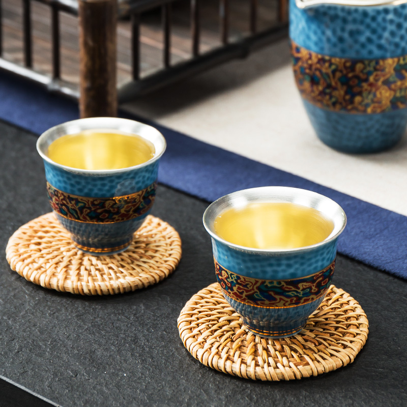 Blue and white porcelain floor in kung fu tea tasted silver gilding single cup sample tea cup master cup hand with silver cups