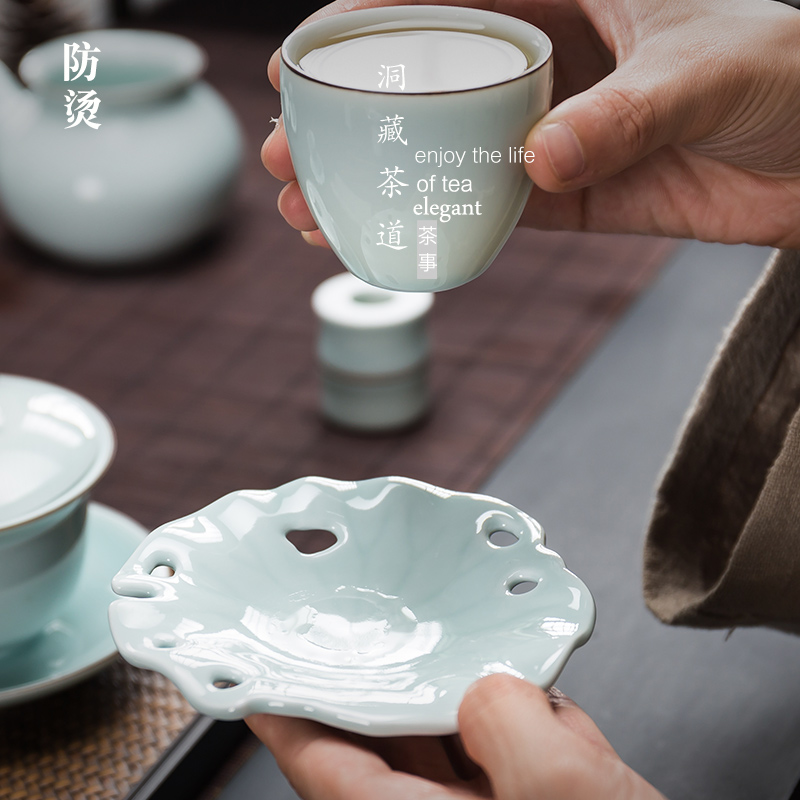 Kung fu tea set in floor fittings tea cup saucer celadon powder oolong tea mat celadon the Dutch cup mat