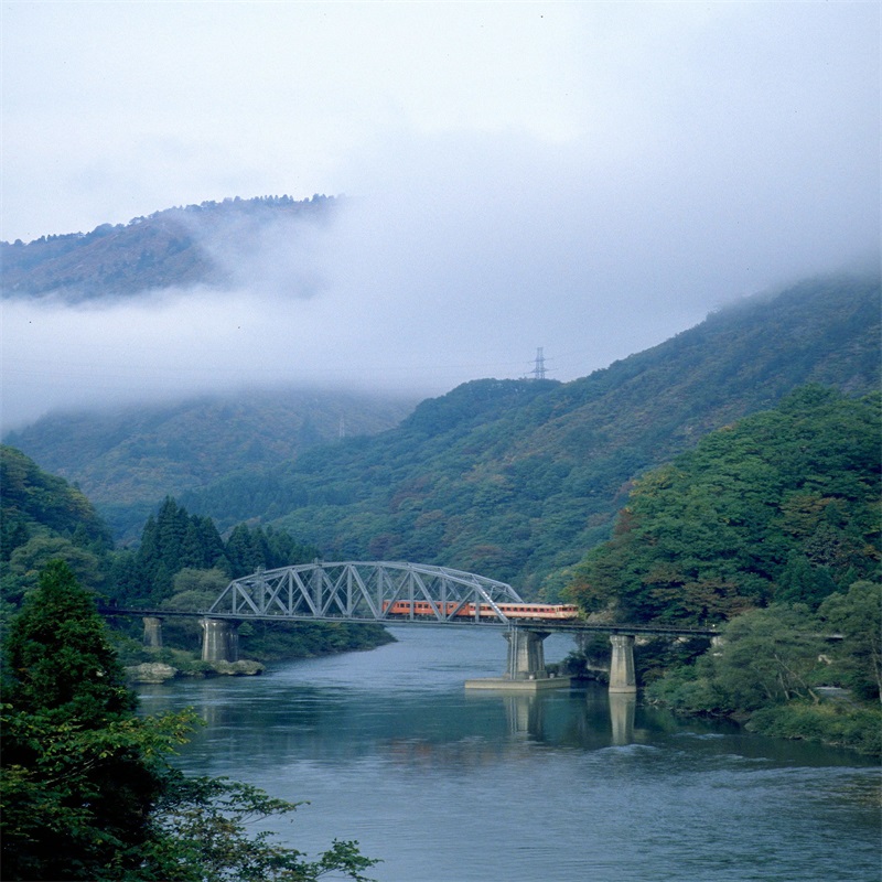 The scenic photos are taken with a real picture.