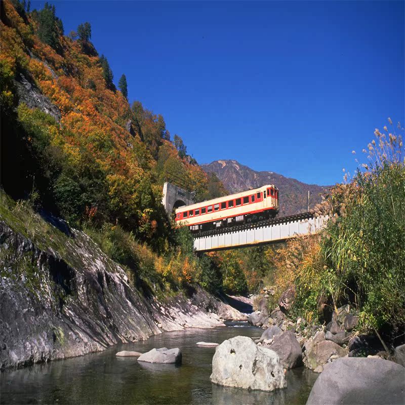 The scenic photos are taken with a real picture.
