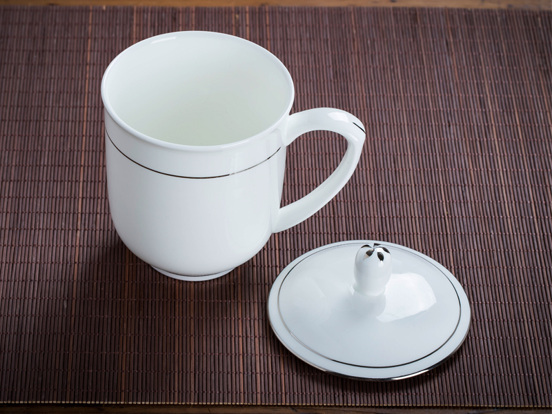 Jingdezhen ceramic cup with a lid office meeting silver cups and ipads porcelain cup custom LOGO