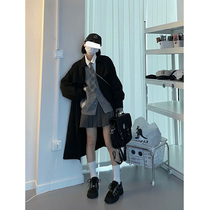 In the autumn and winter of 2021 the new windbreaker coat female small coat is popular this year with a sense of black design.