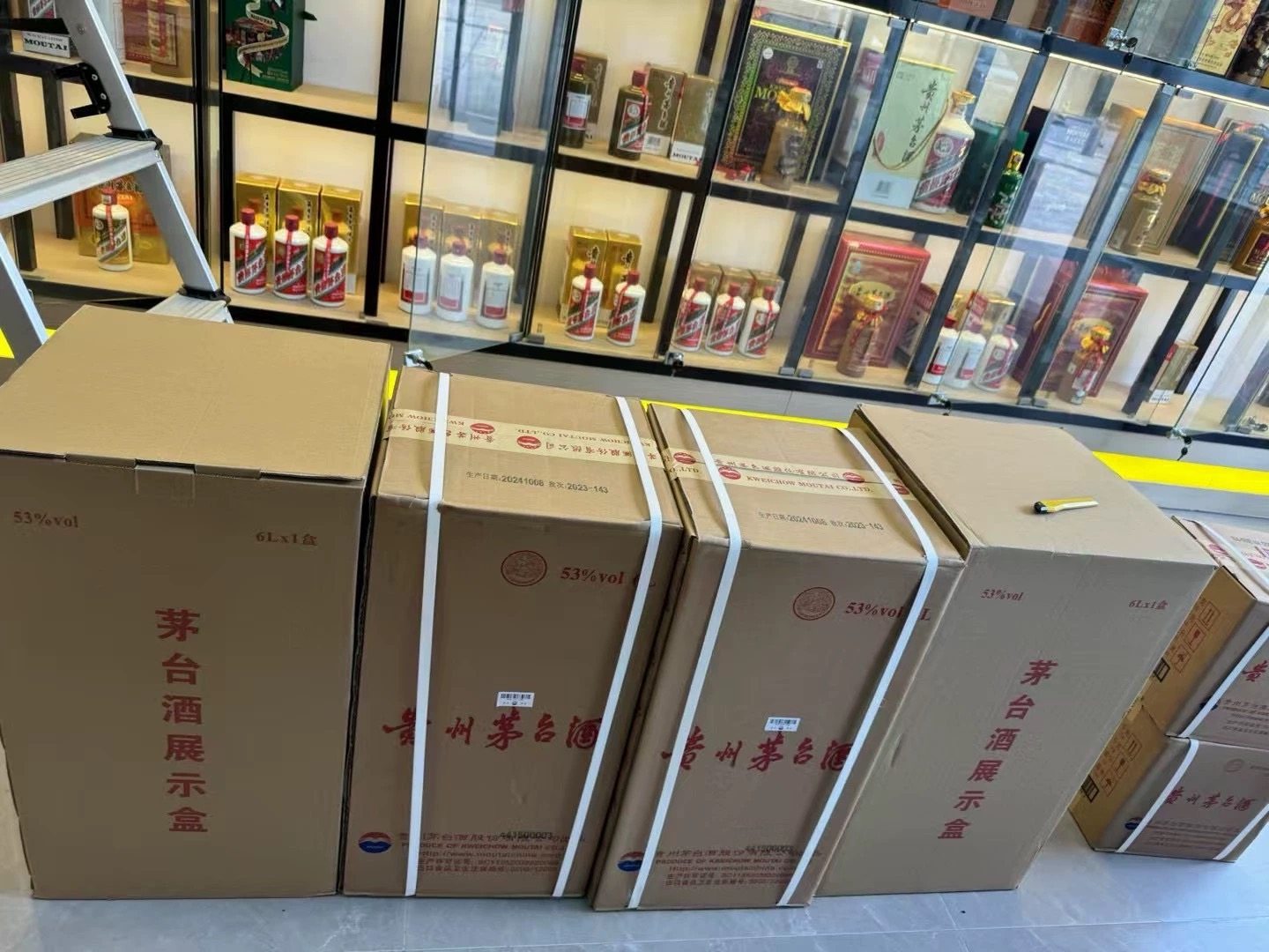 如何轻松辨别茅台五粮液真假？香烟洋酒老酒也适用的全面鉴定攻略！