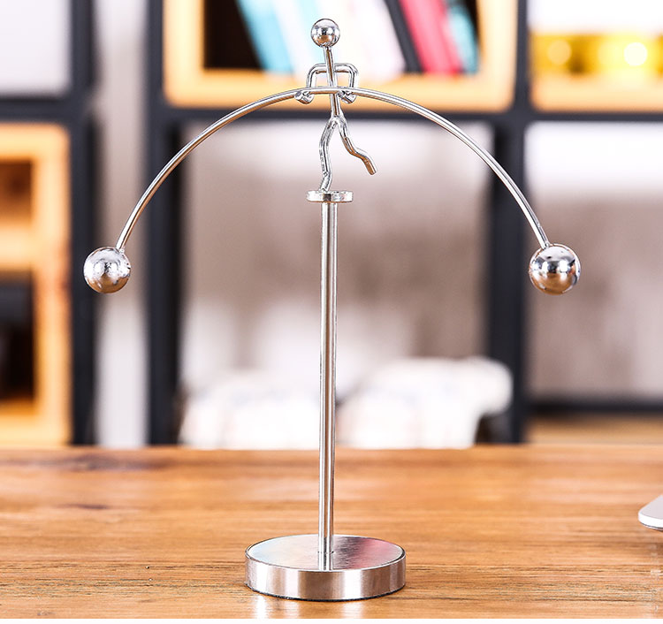 Newton swing bóng vĩnh viễn chuyển động máy văn phòng trang trí máy tính để bàn nhỏ đồ trang trí từ tính cân bằng vật lý hỗn loạn tumbler trang tri nha dep